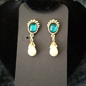 Gorgeous Emerald & Pearl Earrings